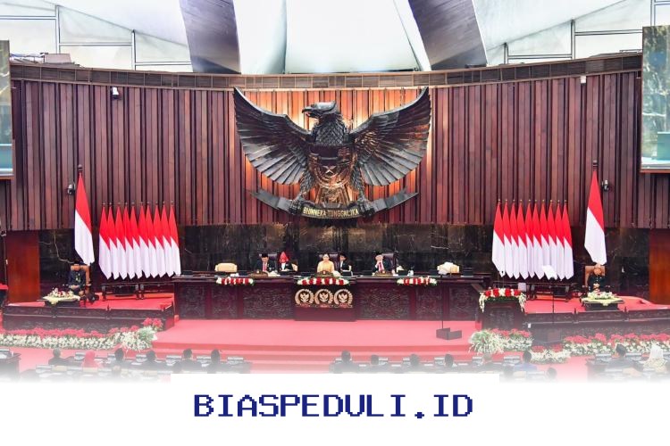 DPR Hemat Anggaran, Pegawai Diminta Naik Transportasi Umum!