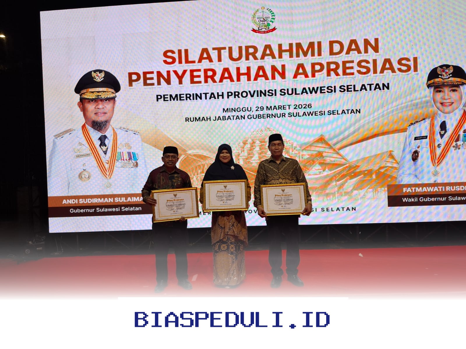 SMAN 8 Pinrang Juara Adiwiyata Provinsi, Kepala Sekolah Terima Penghargaan Langsung dari Gubernur!